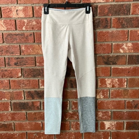 Outdoor Voices Oatmeal & Gray Dipped Leggings - Picture 3 of 9